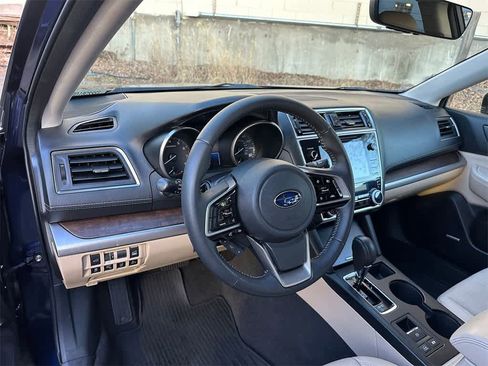 Used 2018 Subaru Outback 3.6R Limited image 2