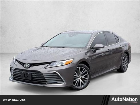 Certified 2024 Toyota Camry XLE image 1