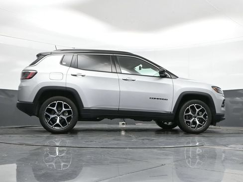 Used 2025 Jeep Compass Limited AWD/4WD image 43
