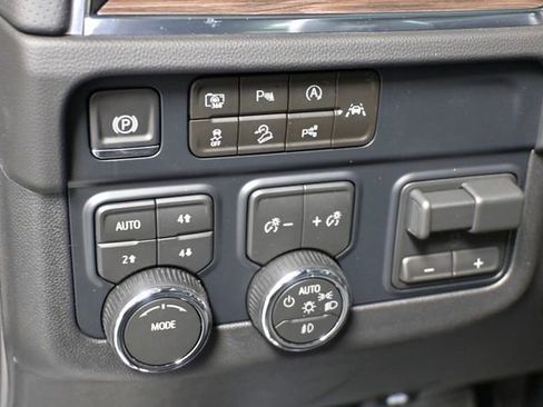 New 2026 Chevrolet Suburban Premier AWD/4WD image 21
