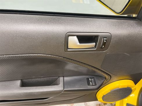 Used 2005 Ford Mustang GT image 19
