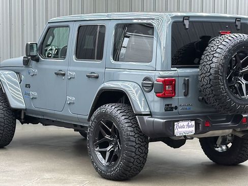 Used 2025 Jeep Wrangler Unlimited Sahara w/ Safety Group AWD/4WD image 3