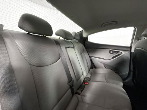 Used 2013 Hyundai Elantra GLS image 30