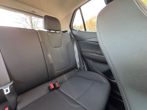 Used 2025 Buick Encore GX Preferred image 38