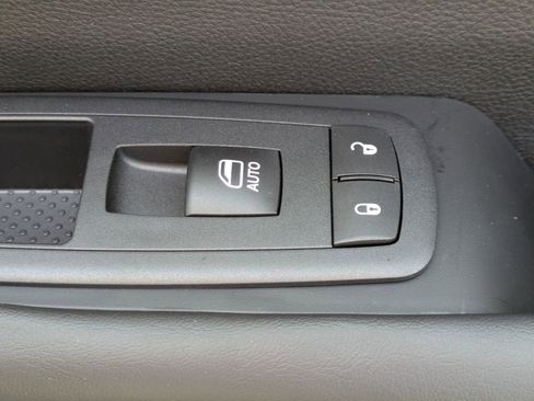 New 2026 Chrysler Pacifica Limited FWD image 42