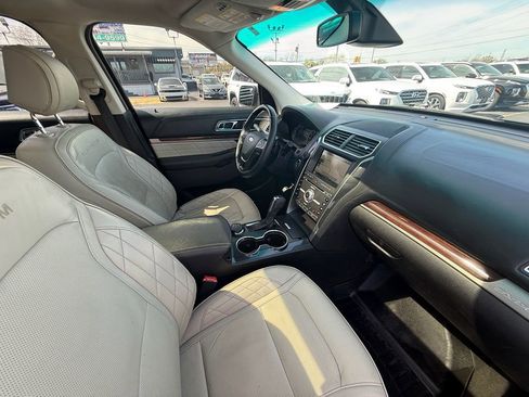 Used 2016 Ford Explorer Platinum image 26