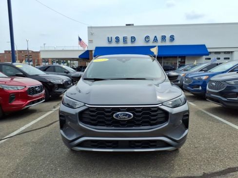Used 2024 Ford Escape ST-Line w/ Tech Pack #1 AWD/4WD image 3