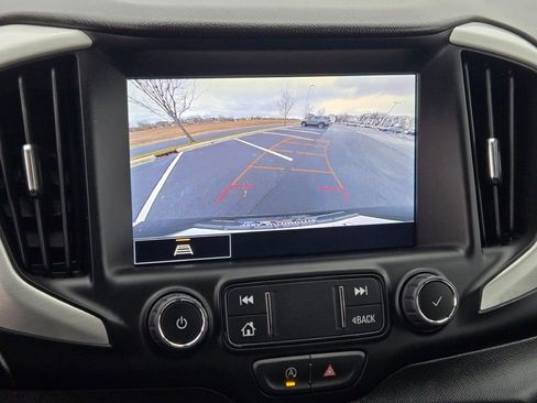 Used 2023 GMC Terrain SLT image 25