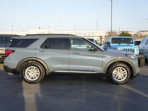 Used 2025 Ford Explorer Active w/ Active Comfort Package image 5