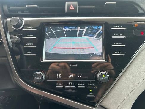 Used 2020 Toyota Camry SE FWD image 18