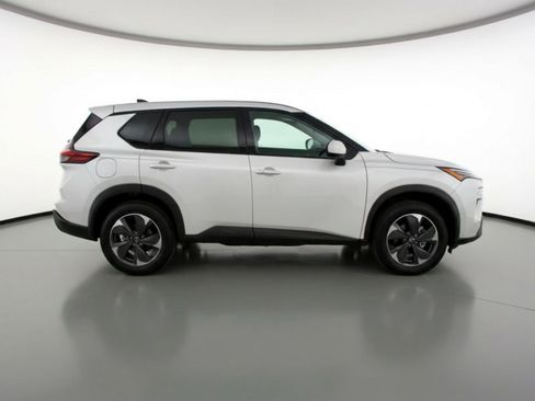 Used 2025 Nissan Rogue SV AWD/4WD image 11