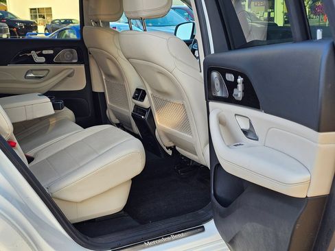 Used 2022 Mercedes-Benz GLS 450 4MATIC image 17
