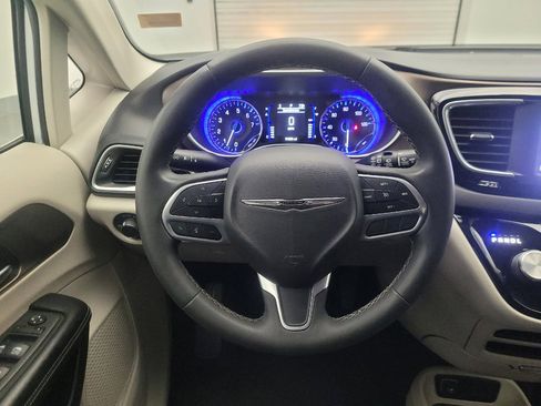 Used 2022 Chrysler Voyager LX FWD image 22