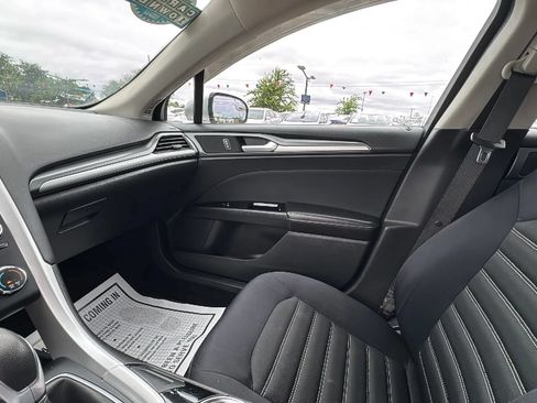 Used 2014 Ford Fusion SE FWD image 19
