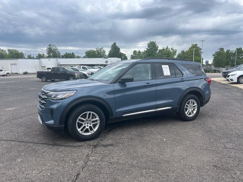 Used 2025 Ford Explorer Active AWD/4WD image 7