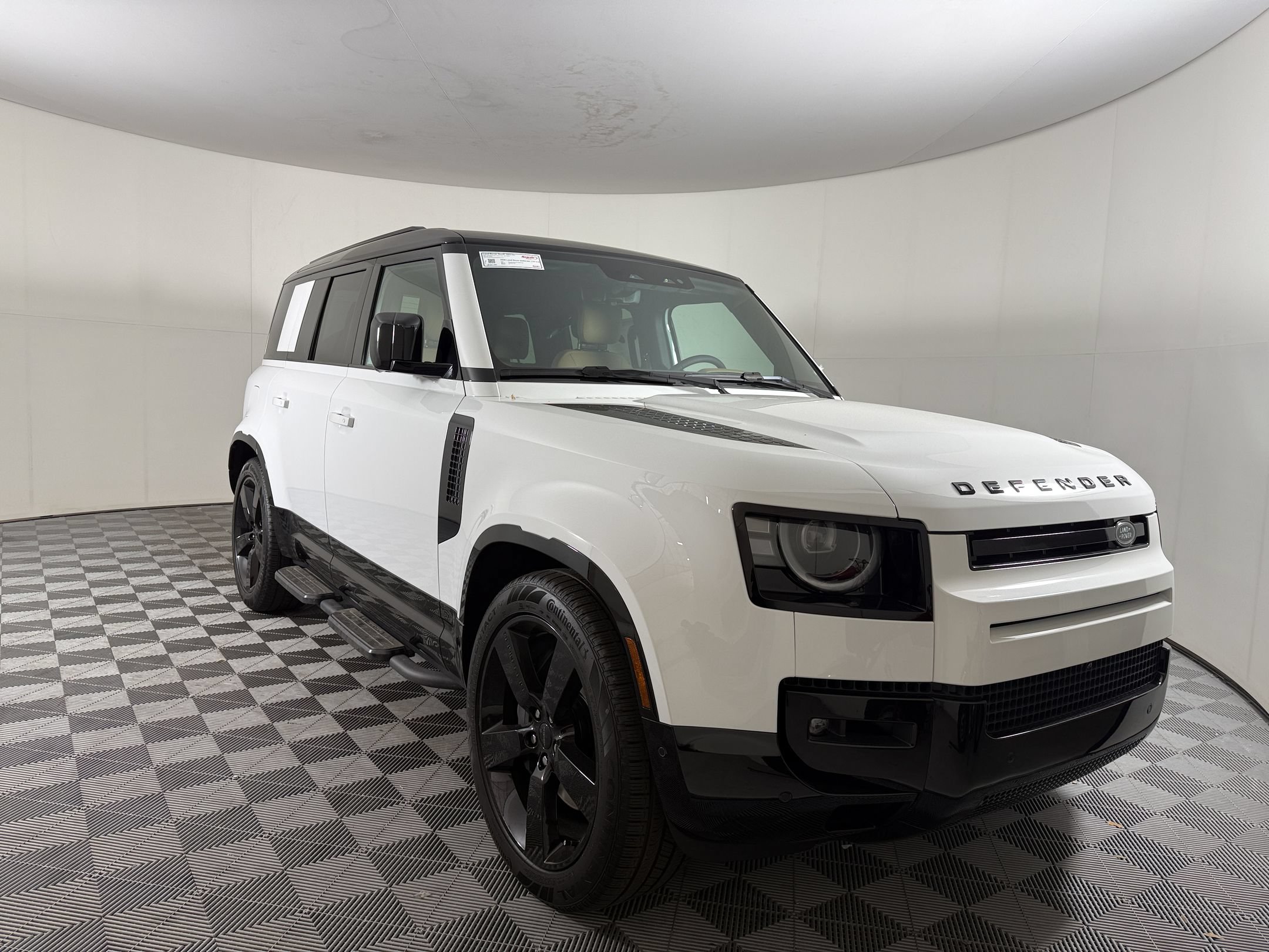 Used 2025 Land Rover Defender 110 S AWD/4WD image 7