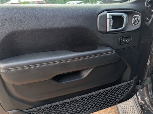 Used 2020 Jeep Wrangler Unlimited Sahara AWD/4WD image 21