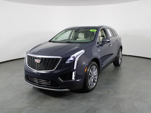 Used 2025 Cadillac XT5 Premium Luxury FWD image 2