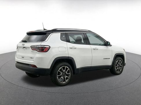 Used 2025 Jeep Compass Trailhawk AWD/4WD image 9
