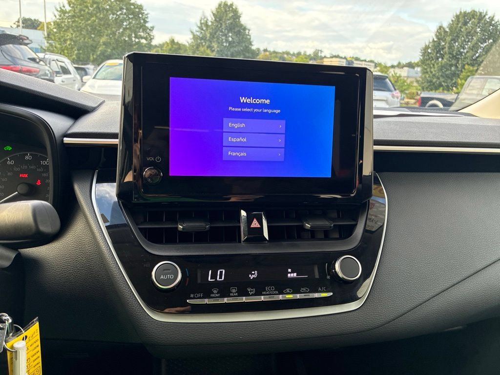 Used 2025 Toyota Corolla LE FWD image 29
