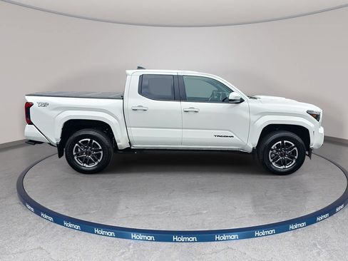 Used 2025 Toyota Tacoma TRD Sport AWD/4WD image 5