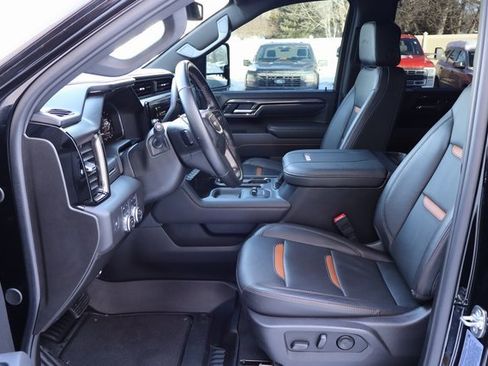 Used 2025 GMC Sierra 2500 AT4 image 28