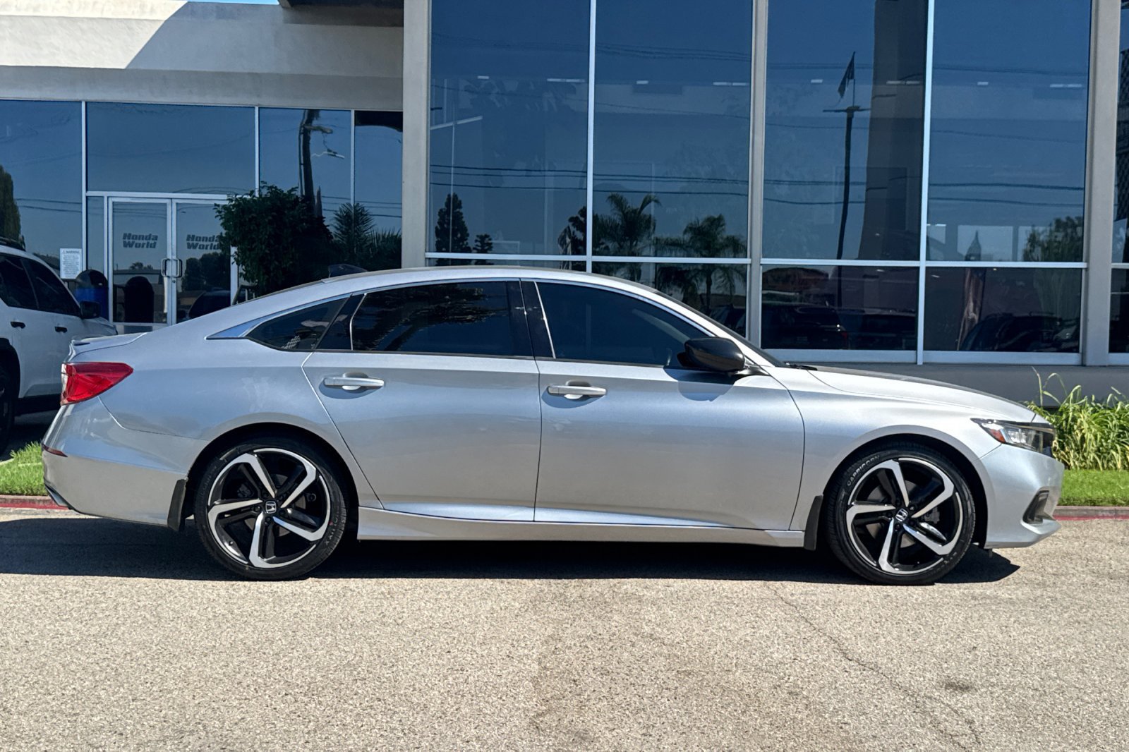Used 2022 Honda Accord Sport image 4
