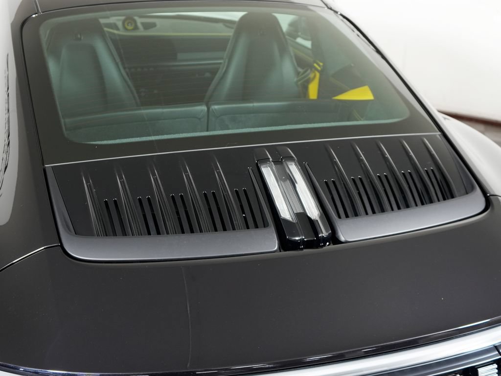Used 2026 Porsche 911 Carrera RWD image 13