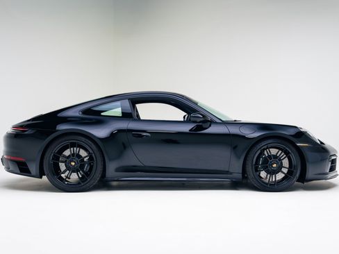 Used 2024 Porsche 911 Carrera GTS image 3