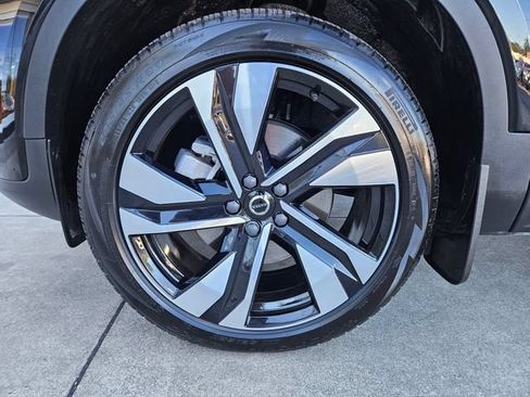 Used 2025 Volvo XC40 B5 Plus w/ Protection Package Premier AWD/4WD image 9