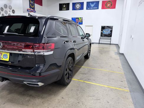 Used 2024 Volkswagen Atlas SE w/ Black Wheel Package AWD/4WD image 21
