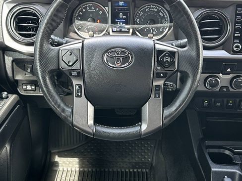 Used 2022 Toyota Tacoma TRD Off-Road w/ Technology Package AWD/4WD image 34