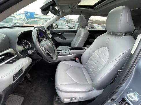 Used 2023 Toyota Highlander XLE image 28