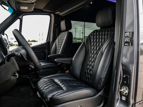 Used 2023 Mercedes-Benz Sprinter 3500 image 39
