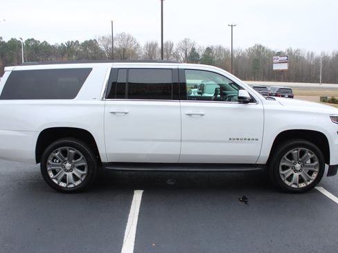 Used 2019 Chevrolet Suburban LT image 5