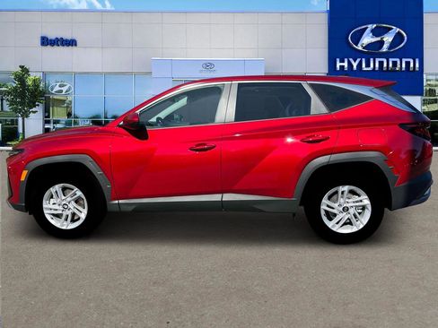 New 2025 Hyundai Tucson SE image 3