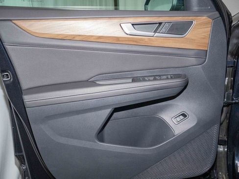 Used 2025 Volkswagen Atlas SE image 10