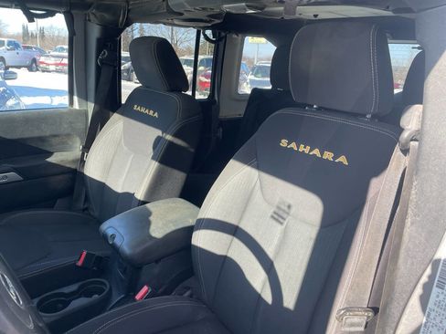 Used 2013 Jeep Wrangler Unlimited Sahara image 17