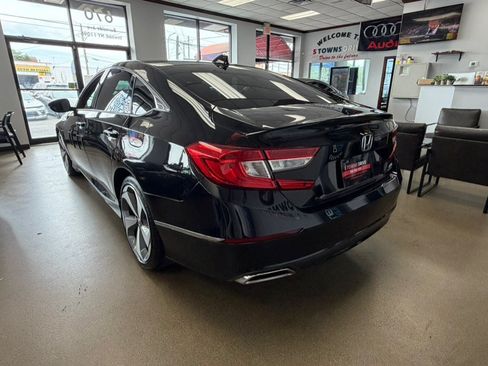 Used 2018 Honda Accord Touring image 11