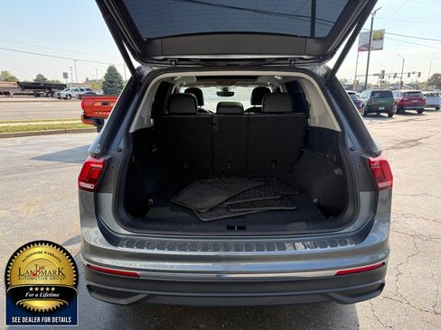 Used 2022 Volkswagen Tiguan SE w/ Panoramic Sunroof Package image 18