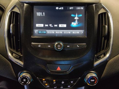 Used 2017 Chevrolet Cruze LT image 25