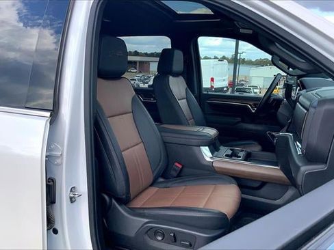 Used 2024 Chevrolet Silverado 2500 High Country w/ High Country Premium Package image 6