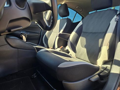 Used 2020 Nissan Versa SV image 10