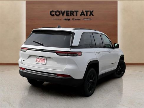 New 2026 Jeep Grand Cherokee Altitude image 5