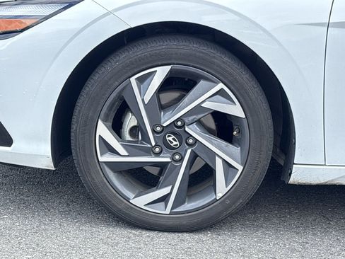 Certified 2024 Hyundai Elantra Limited FWD image 12