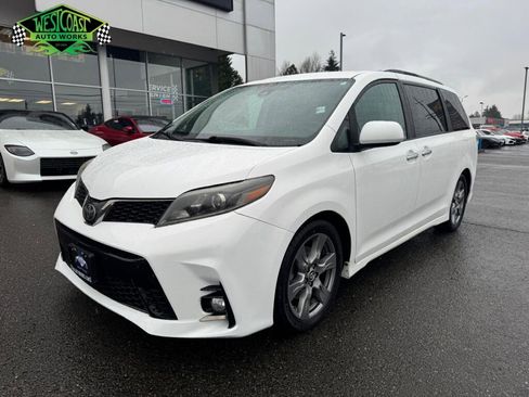 Used 2018 Toyota Sienna SE Premium image 1