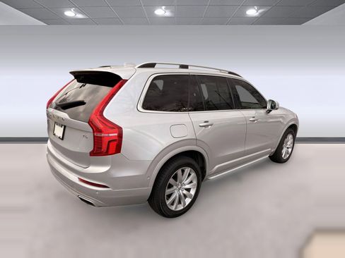Used 2018 Volvo XC90 T6 Momentum w/ Convenience Package image 9