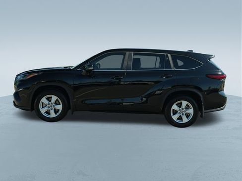 Used 2023 Toyota Highlander L FWD image 4
