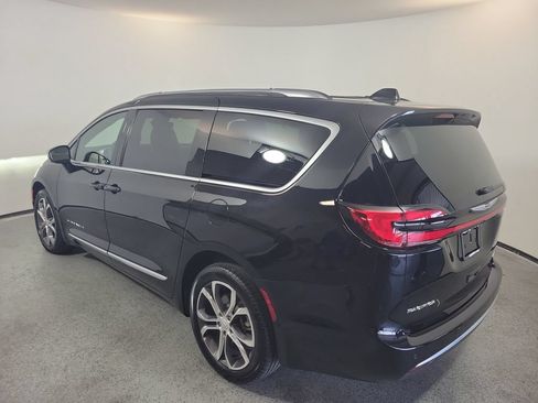 Used 2025 Chrysler Pacifica Pinnacle AWD/4WD image 5