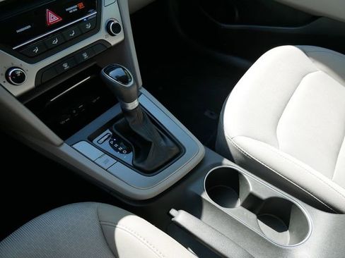 Used 2017 Hyundai Elantra SE FWD image 21
